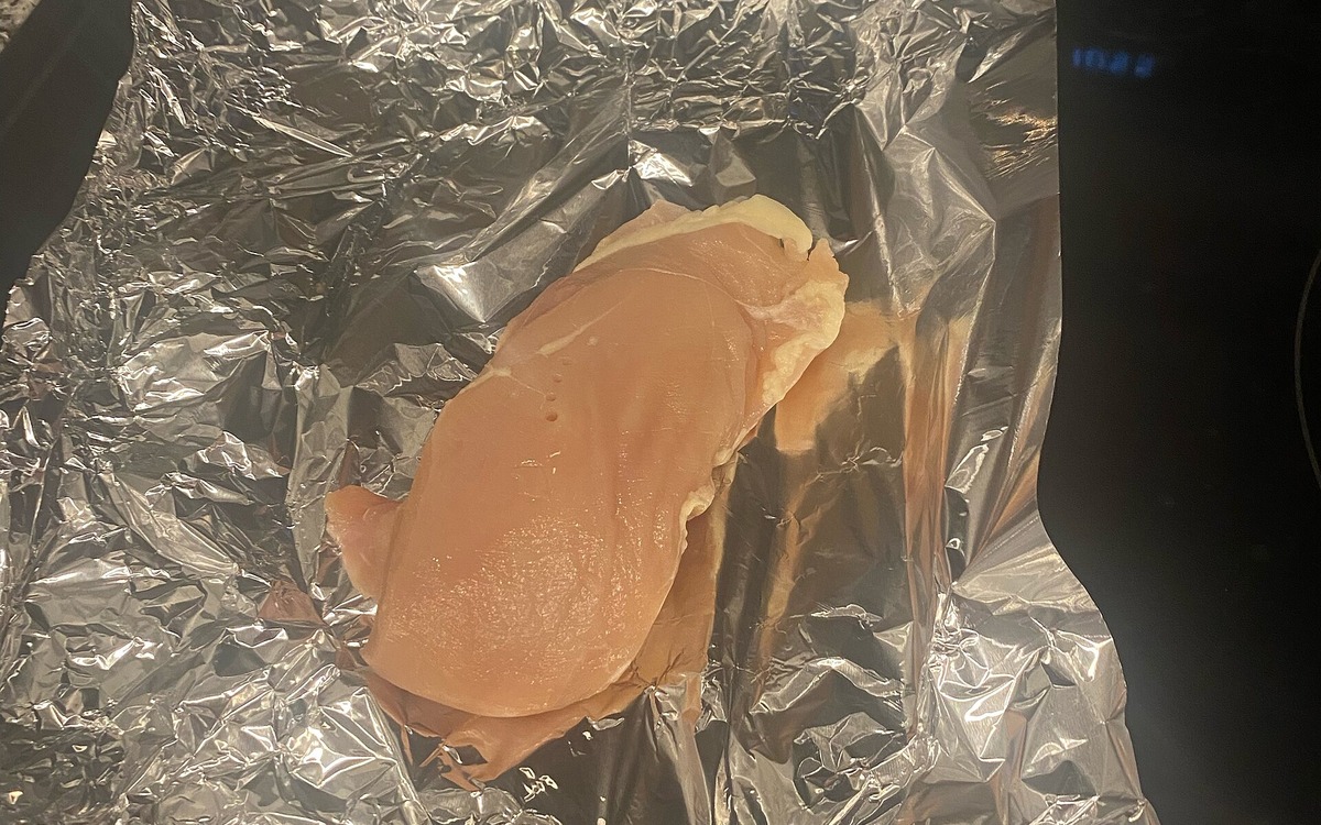 Raw chicken breast illustrating what to inspect when buying chicken