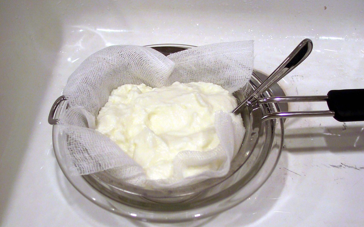 Plain yogurt in a bowl, illustrating yogurt texture and style choices